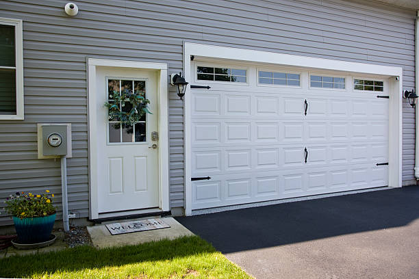 24/7 Emergency Garage Door Panel Replacement experts in Clear Lake, WI